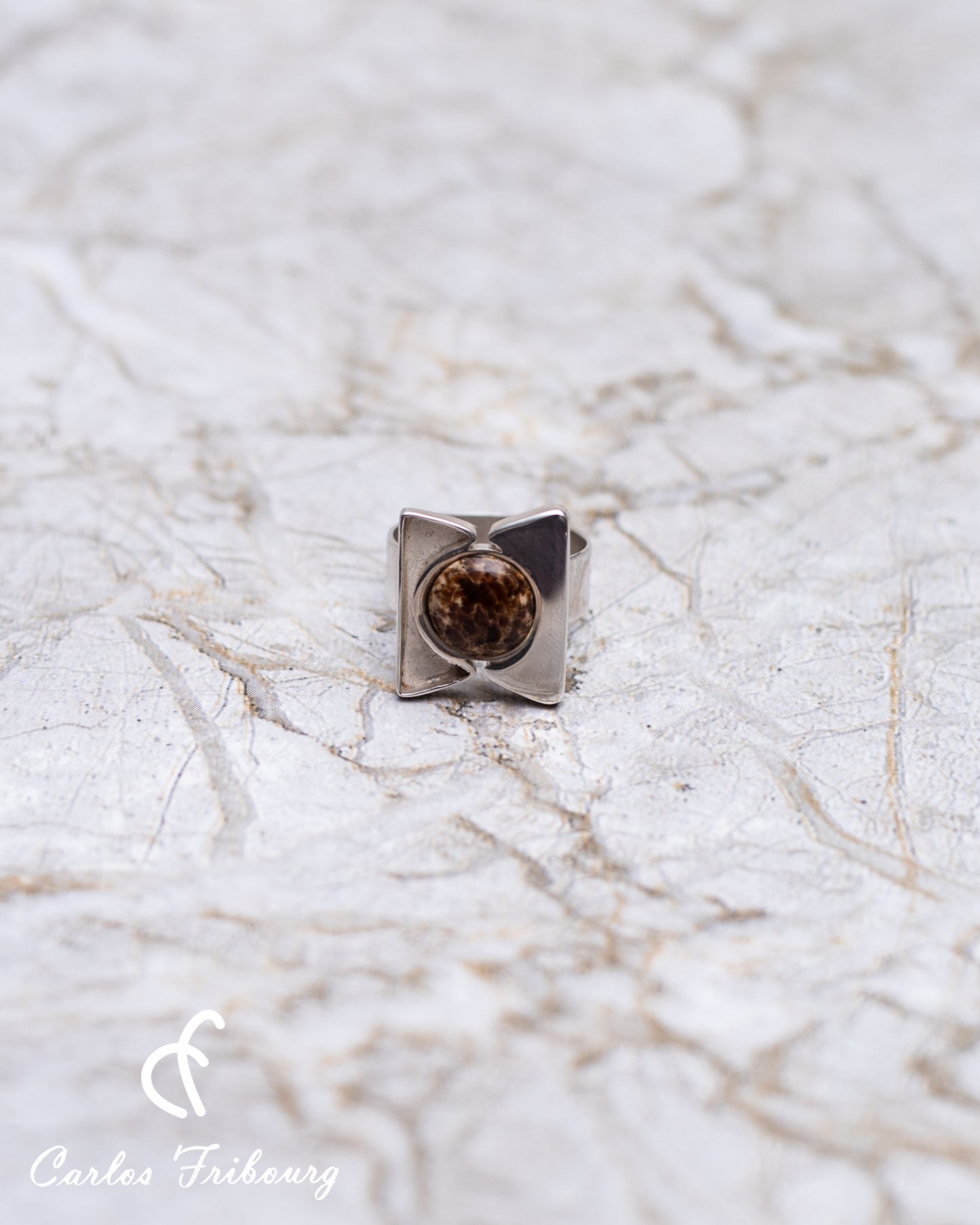 Anillo "Escudo Obsidiano"